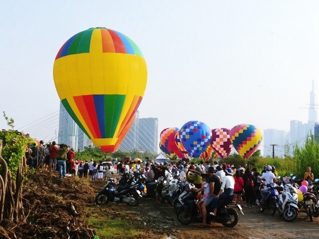 Diem nhan ngay Quoc khanh 2/9: TP HCM tha khinh khi cau, Ha Noi binh yen khac la-Hinh-3