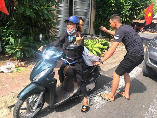 Siu Black - nu giam khao ngoi “ghe nong” lau nhat Vietnam Idol hien phai lam du nghe de muu sinh-Hinh-5