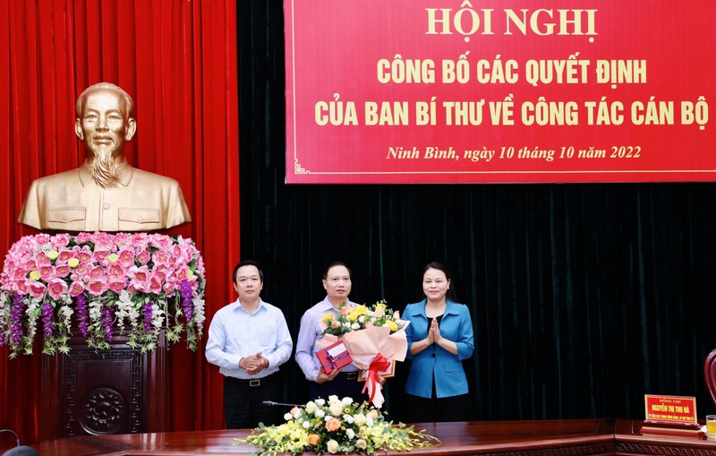 Quan lo Pho Bi thu Tinh uy Ninh Binh Tran Hong Quang nghi huu som