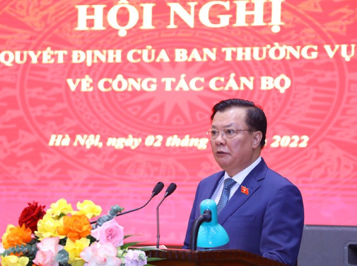 Bi thu Thanh uy Ha Noi Dinh Tien Dung trao 3 quyet dinh ve cong tac can bo-Hinh-3