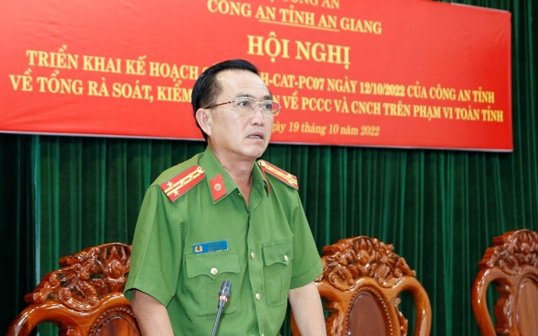 Hai Giam doc Cong an tinh cung loat can bo bi ky luat, vi sao?-Hinh-2