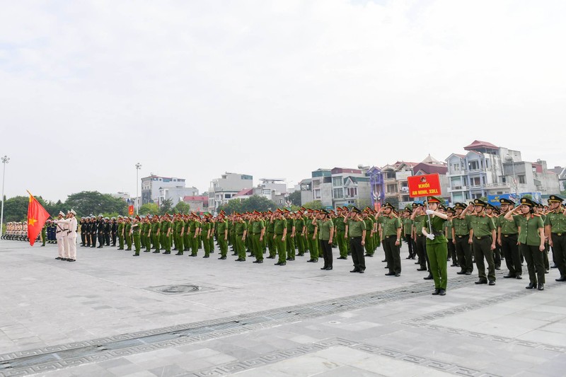 Cong an Hai Duong ra quan tan cong, tran ap toi pham-Hinh-11