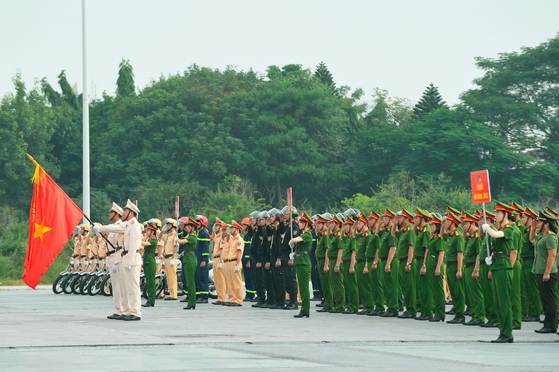 Cong an Hai Duong ra quan tan cong, tran ap toi pham-Hinh-3