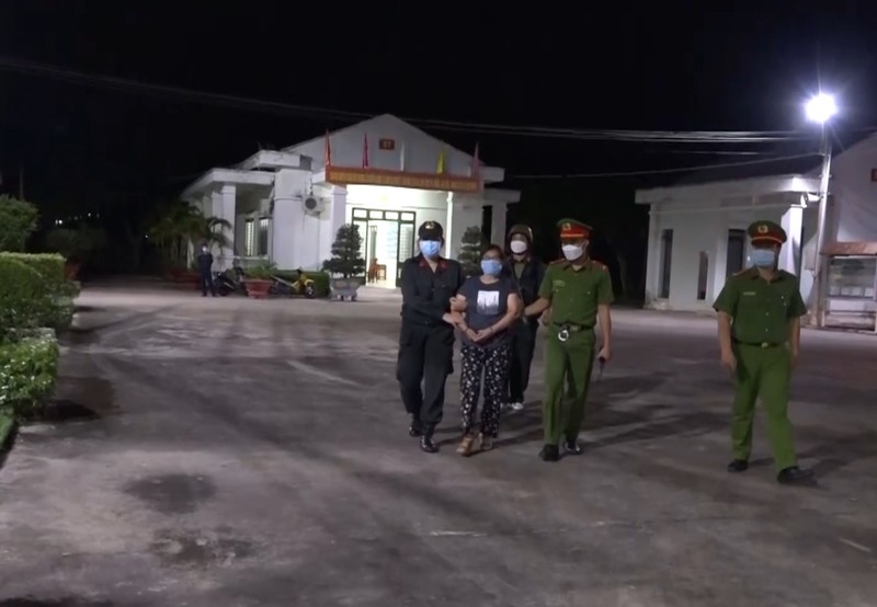 Cận cảnh bắt giữ bà trùm ma túy khét tiếng Oanh “Hà” - Hình 10 Can canh bat giu ba trum ma tuy khet tieng Oanh “Ha”-Hinh-10