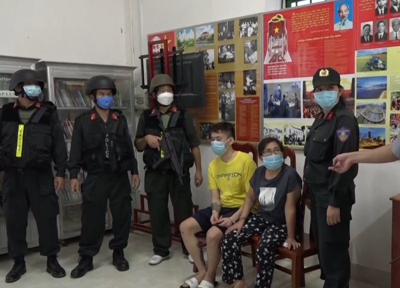 Cận cảnh bắt giữ bà trùm ma túy khét tiếng Oanh “Hà” - Hình 11 Can canh bat giu ba trum ma tuy khet tieng Oanh “Ha”-Hinh-11