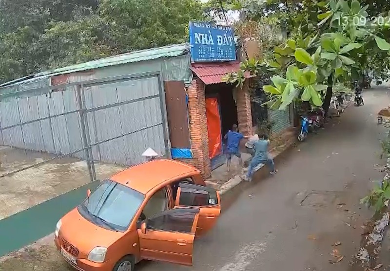 Cận cảnh bắt giữ bà trùm ma túy khét tiếng Oanh “Hà” - Hình 21 Can canh bat giu ba trum ma tuy khet tieng Oanh “Ha”-Hinh-21