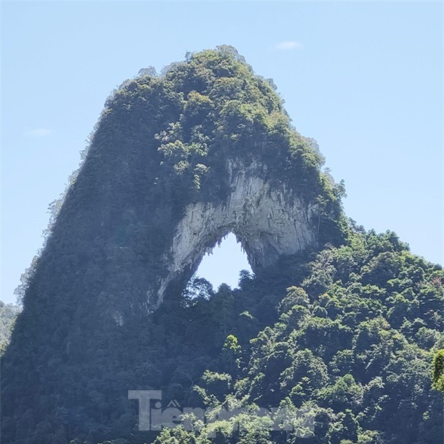 Doc dao nui Thung, duoc xem la mat cua Than Nui o Cao Bang-Hinh-2