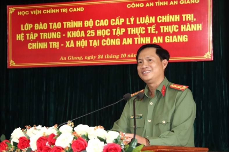 Cung thieu tuong Bui Be Tu…nhung Giam doc Cong an nao bi ky luat?-Hinh-12