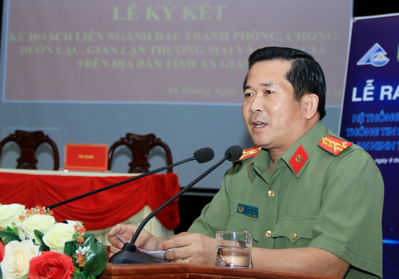 Dau an thieu tuong Dinh Van Noi khi lam Giam doc Cong an Quang Ninh-Hinh-8