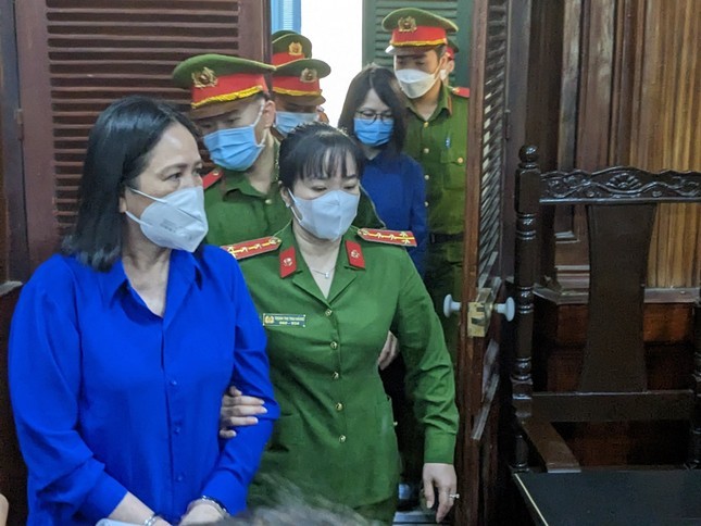 Cuu Giam doc GD&DT Quang Ninh va loat “quan chuc” nhan tien ty dip Tet-Hinh-6