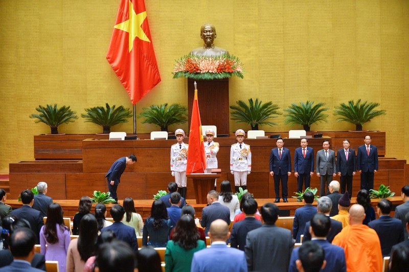 Tan Chu tich nuoc Vo Van Thuong: “Vinh du lon lao cung la trach nhiem het suc nang ne”-Hinh-2