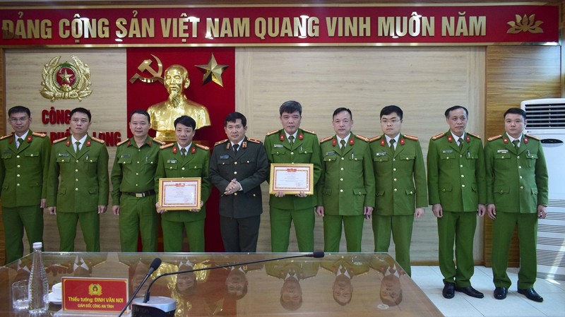 Thieu tuong Dinh Van Noi thuong nong tap the pha vu dot 4 may xuc-Hinh-2