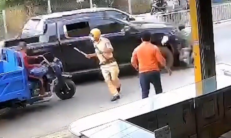 Khởi tố tài xế xe bán tải tông thiếu tá CSGT cùng 2 người tử vong Khoi to tai xe xe ban tai tong thieu ta CSGT cung 2 nguoi tu vong