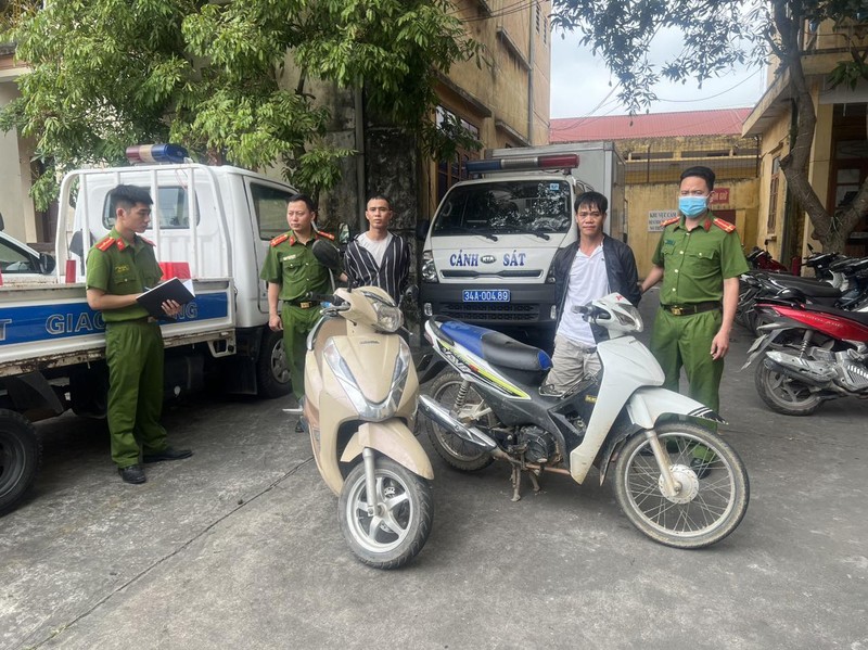 Hai Duong: Bat hai doi tuong cuop xe may, chong tra to cong tac 151