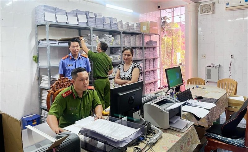 Tam giu 18 bac si, duoc si…vu truc loi bao hiem o Dong Nai