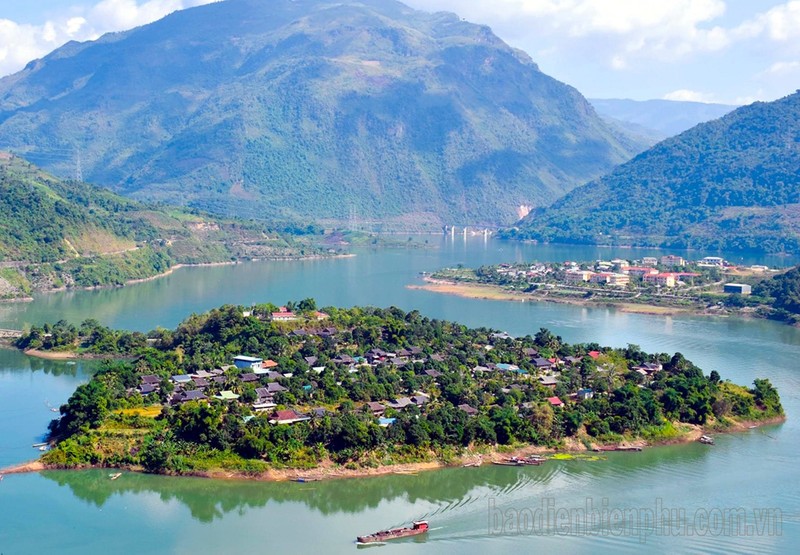 Den Muong Lay trai nghiem du luon va nhung net van hoa dac trung