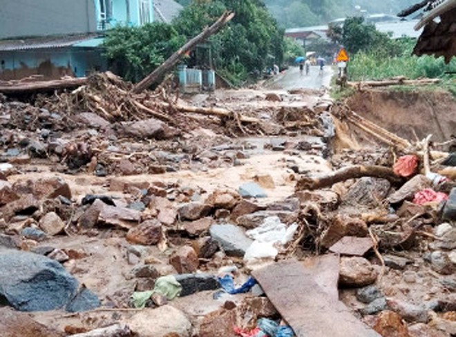 Sat lo dat o Yen Bai, Lai Chau, Son La: 7 nguoi tu vong, nhieu nguoi dan phai di doi