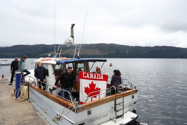 Hang tram tinh nguyen vien tham gia san lung quai vat ho Loch Ness