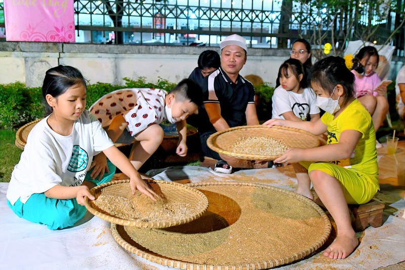 Hai Duong: Hon 1 van khach den pho di bo Bach Dang ngay Quoc khanh 2/9-Hinh-16