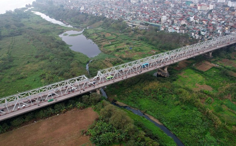 Bai noi giua song Hong thanh cong vien: Loi... van phai tinh an toan thoat lu?!