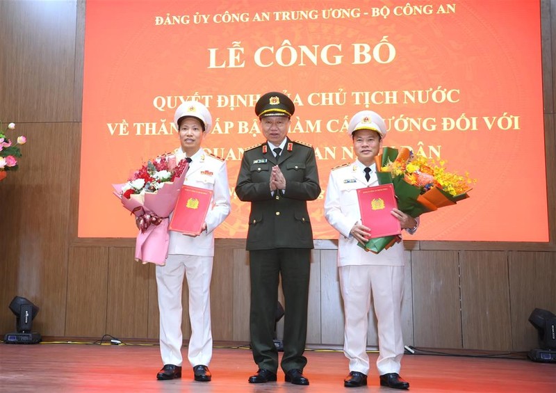Chan dung hai Thu truong Bo Cong an vua duoc thang ham Trung tuong-Hinh-4