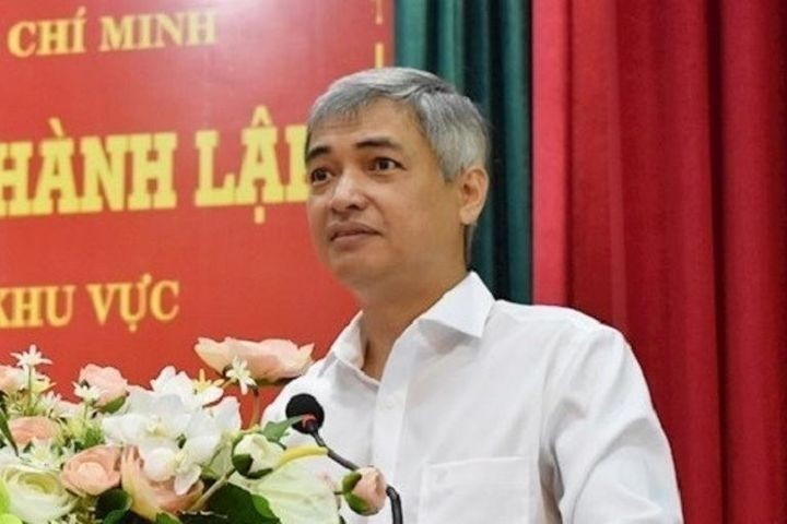 Vu Xuyen Viet Oil: Bat Giam doc So Tai chinh TPHCM vi nhan hoi lo