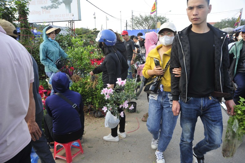 Hang nghin nguoi ve cho Vieng mua may, ban rui dau nam-Hinh-14