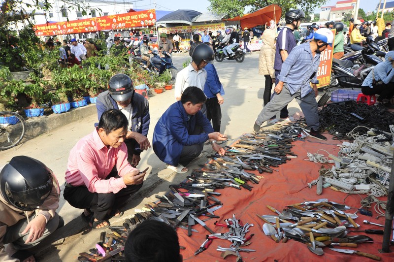 Hang nghin nguoi ve cho Vieng mua may, ban rui dau nam-Hinh-7