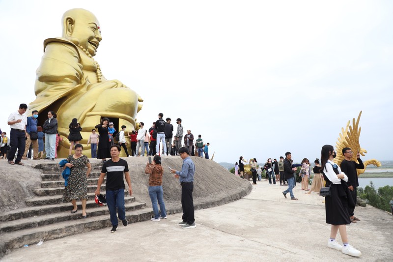 No nuc du xuan toi ngoi chua co tuong Phat cao nhat nuoc-Hinh-15