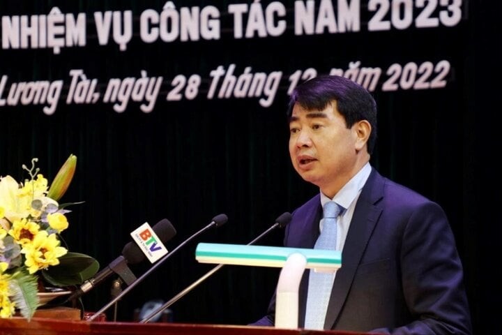 Nguyen Bi thu huyen uy Luong Tai bi khoi to vi pham the nao?
