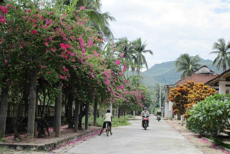 Lang phong Quy Hoa- diem den du lich xanh mang net dep co kinh