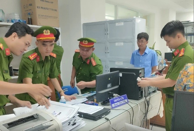 Kham xet nha cuu Truong phong Tai nguyen va Moi truong TP Long Xuyen-Hinh-3