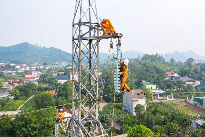 Thu tuong yeu cau dam bao cung ung dien trong thoi gian cao diem