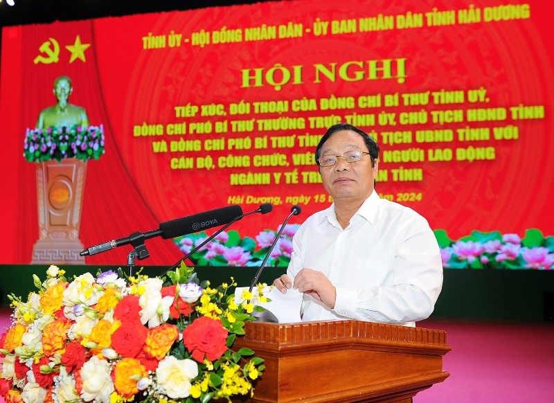 Bi thu Tinh uy Hai Duong doi thoai voi can bo nganh y te-Hinh-4