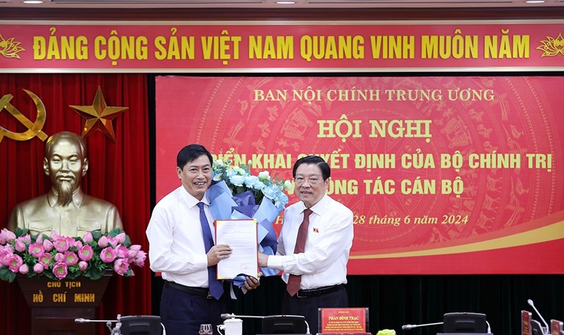 Ong Nguyen Huu Dong lam pho Truong ban Noi chinh Trung uong