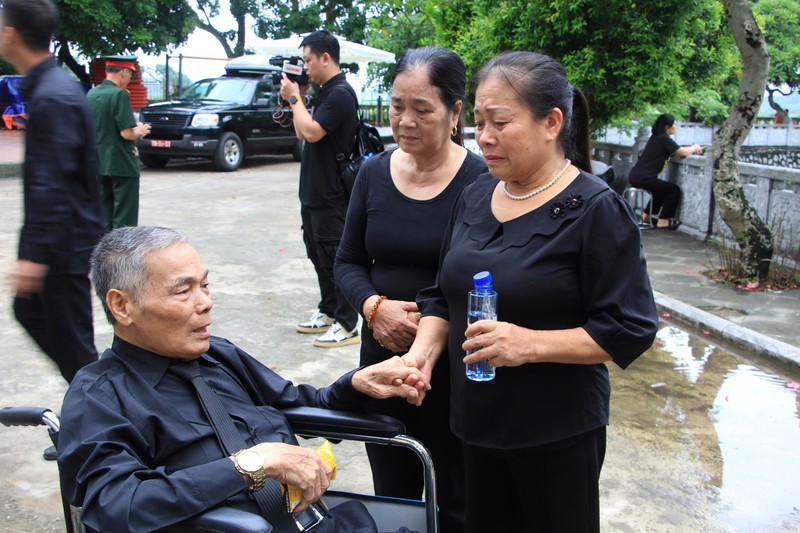 [CAP NHAT] Dong nguoi noi dai qua cac pho vao vieng Tong Bi thu Nguyen Phu Trong-Hinh-61