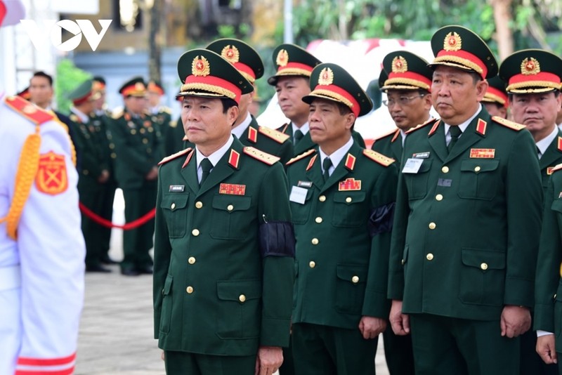 [CAP NHAT] Dong nguoi noi dai qua cac pho vao vieng Tong Bi thu Nguyen Phu Trong-Hinh-24