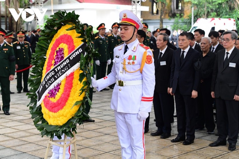 [CAP NHAT] Dong nguoi noi dai qua cac pho vao vieng Tong Bi thu Nguyen Phu Trong-Hinh-36