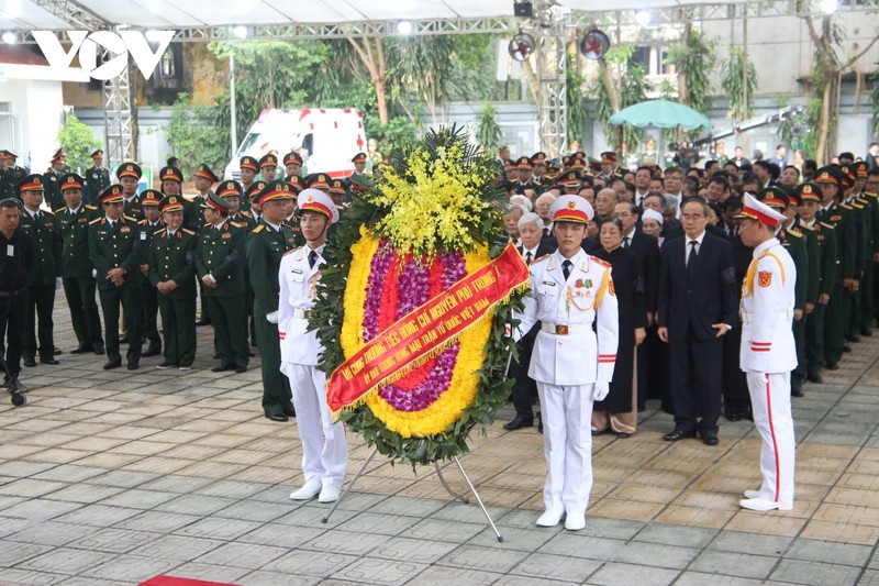 [CAP NHAT] Dong nguoi noi dai qua cac pho vao vieng Tong Bi thu Nguyen Phu Trong-Hinh-59