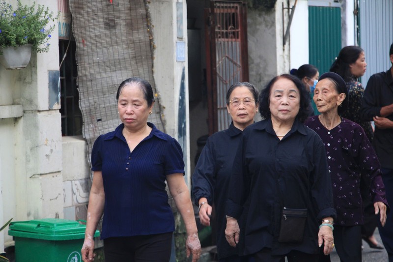 [CAP NHAT] Dong nguoi noi dai qua cac pho vao vieng Tong Bi thu Nguyen Phu Trong-Hinh-81