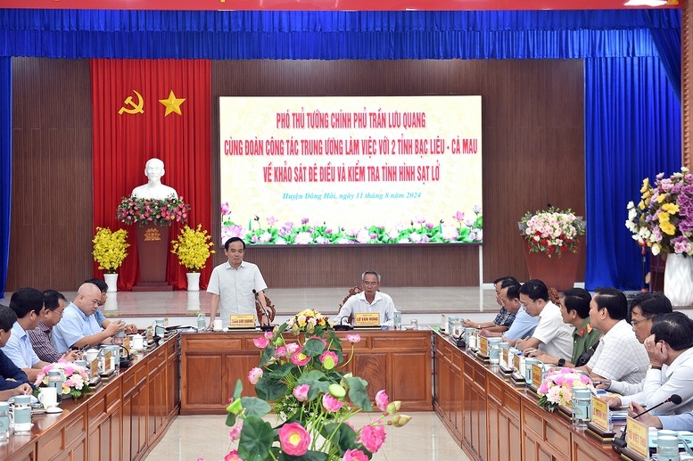 Pho Thu tuong Tran Luu Quang kiem tra sat lo de bien tai Bac Lieu, Ca Mau