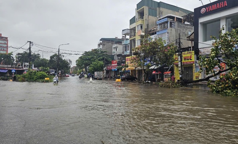 Nhieu tuyen pho TP Hai Duong bi ngap do mua keo dai-Hinh-14