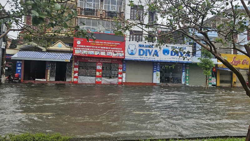 Nhieu tuyen pho TP Hai Duong bi ngap do mua keo dai-Hinh-9