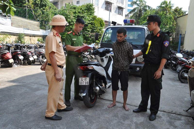 Hai Duong: Bat ke trom xe SH khi nguoi dan quen rut chia khoa