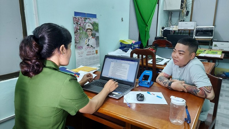 Goc nhin phap ly vu con gai dan dung, tong tien cha 5 ty