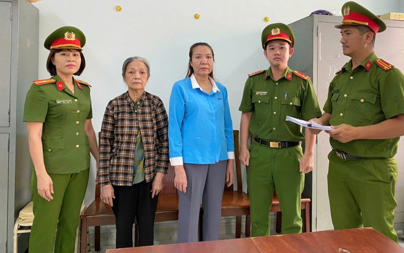 Bat ba Giap Thi Song Huong: Am anh bao hanh mai am Hoa Hong