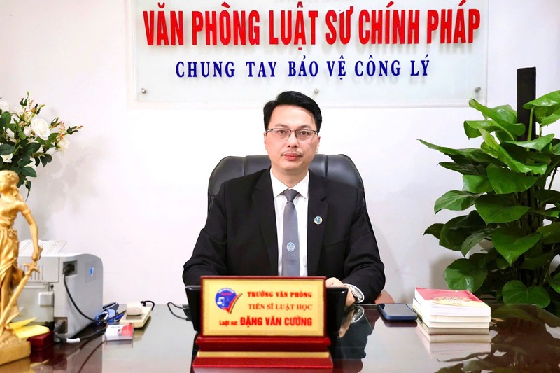 Tai xe Mercedes rut kiem doa cong nhan moi truong: Dau hieu gay roi!-Hinh-2