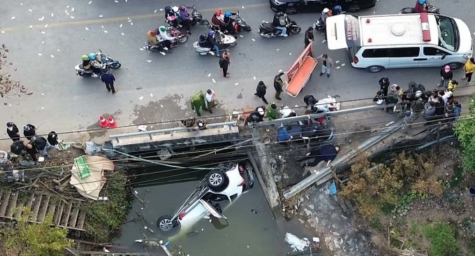 Nam Dinh: O to lao song mung 2 Tet khien 7 nguoi tu vong