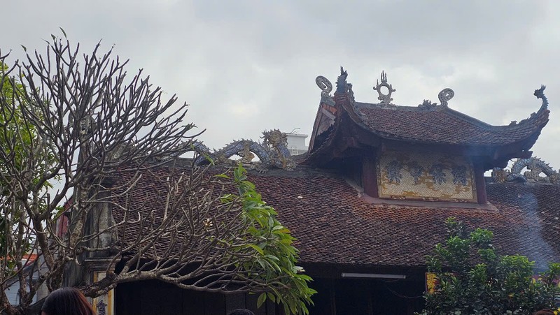 Đền cổ ở Hải Dương nườm nượp khách đến lễ đầu xuân - Hình 7 Den co o Hai Duong nuom nuop khach den le dau xuan-Hinh-7