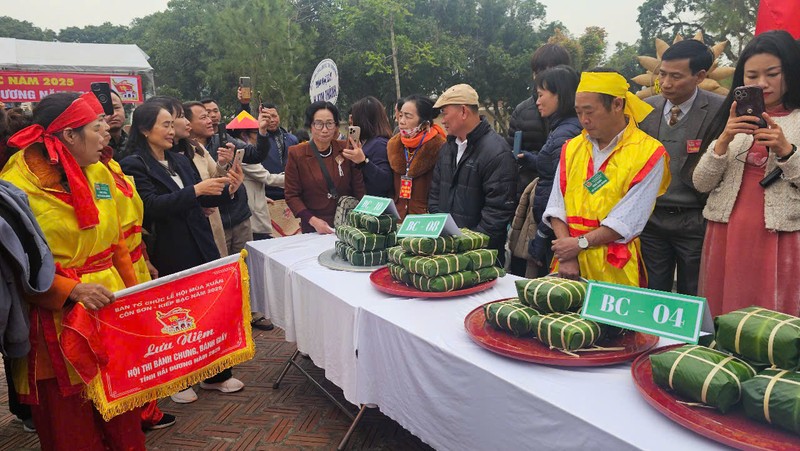 Về Côn Sơn, xem hội thi bánh chưng, bánh giầy năm 2025 - Hình 7 Ve Con Son, xem hoi thi banh chung, banh giay nam 2025-Hinh-7